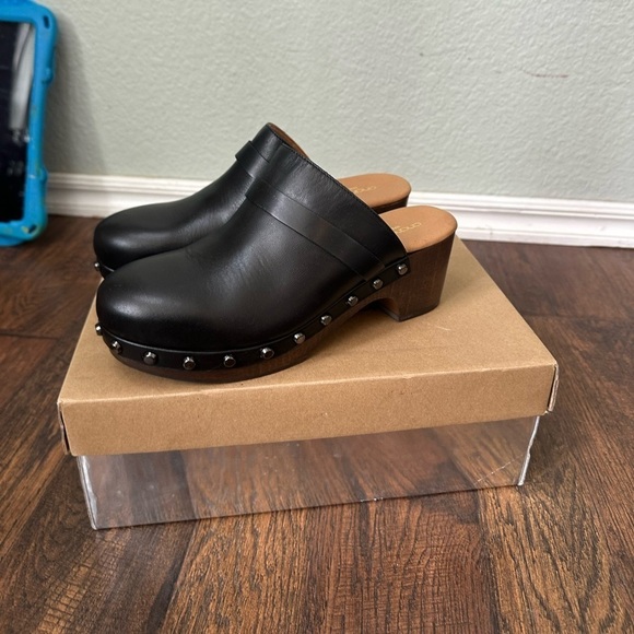 Andre Assous | Sofia Studded Clogs - Picture 4 of 9